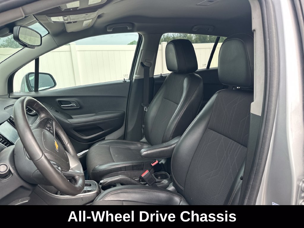 Used 2017 Chevrolet Trax LT w/ LT Convenience Package AWD/4WD image 11