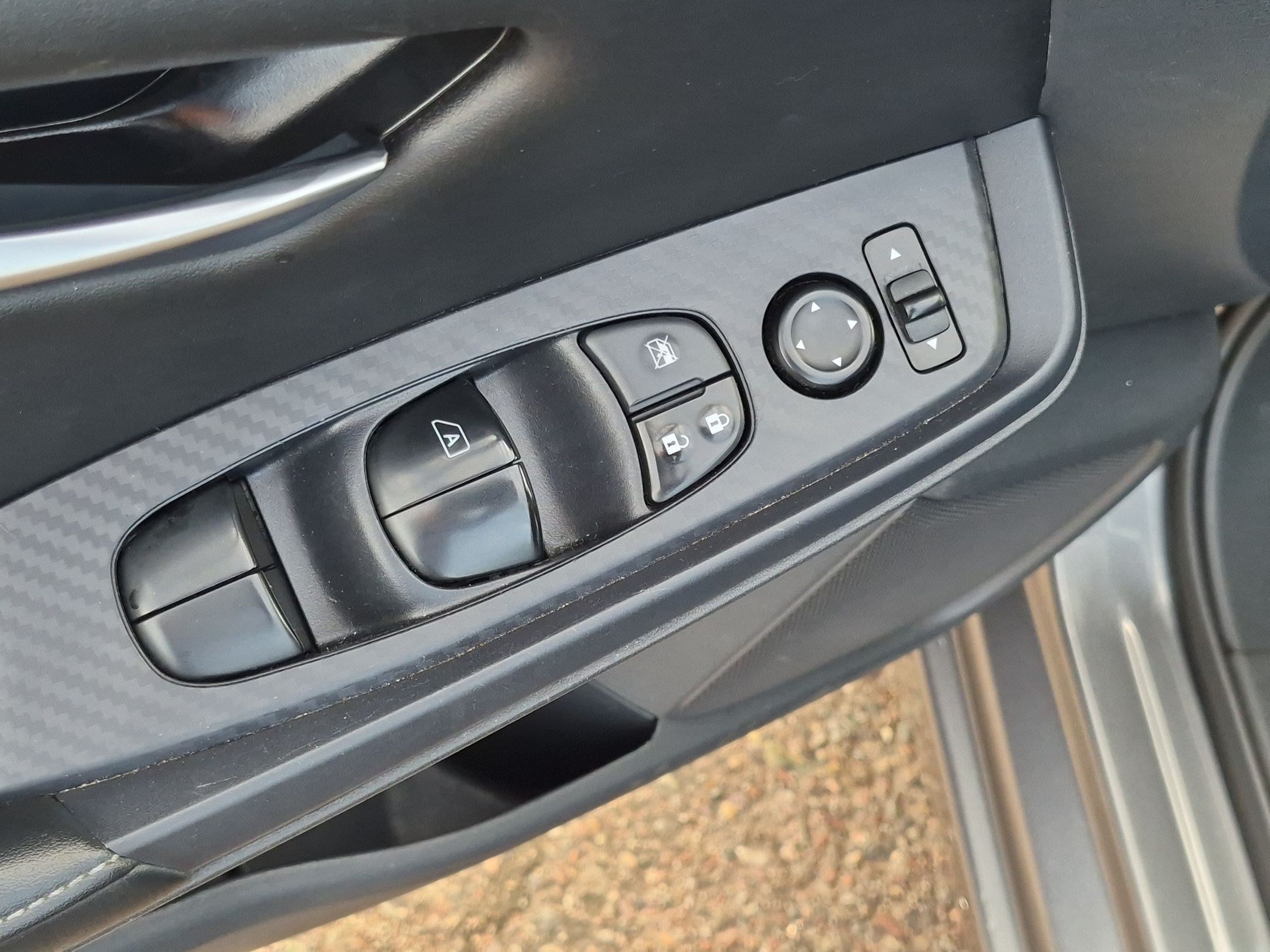Used 2024 Nissan Sentra SV FWD image 12