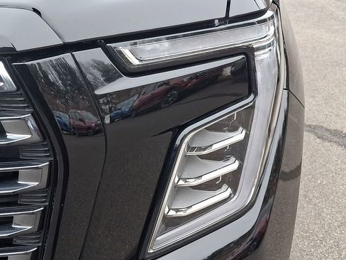 Certified 2025 GMC Yukon Denali Ultimate image 9