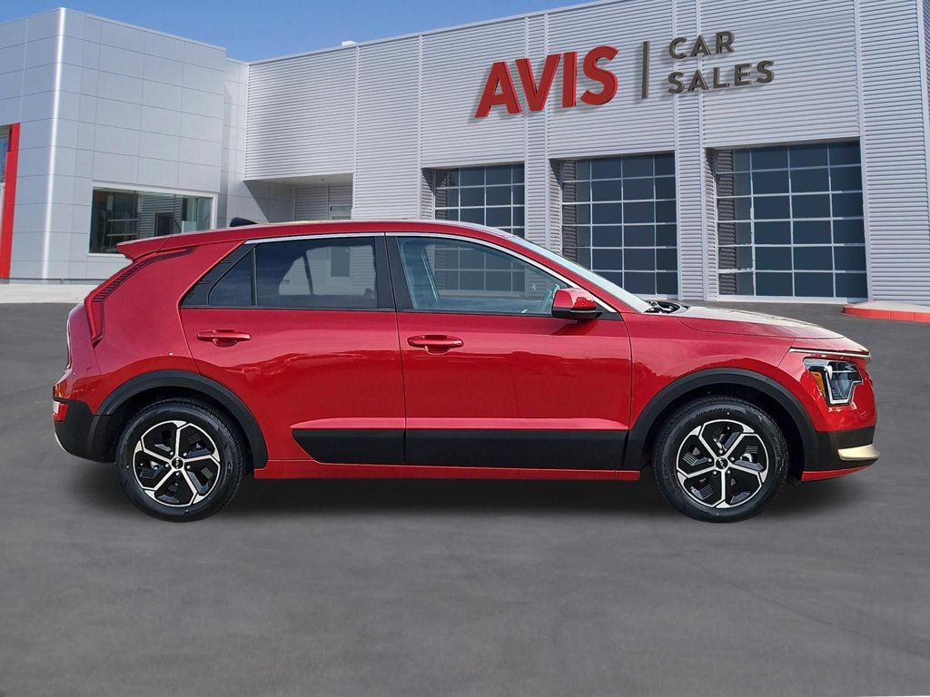 Used 2025 Kia Niro LX FWD image 5