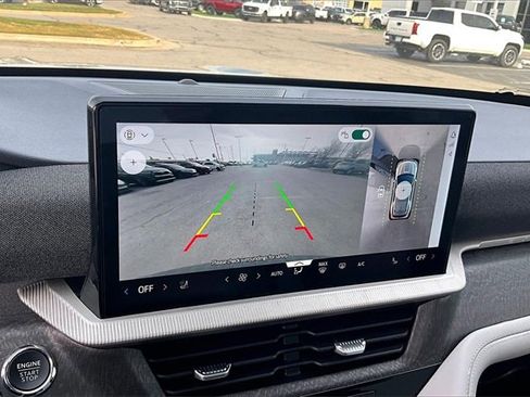 Certified 2025 Ford Explorer Platinum w/ Ultimate Package image 15