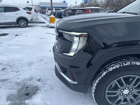 Certified 2025 GMC Acadia Elevation image 9