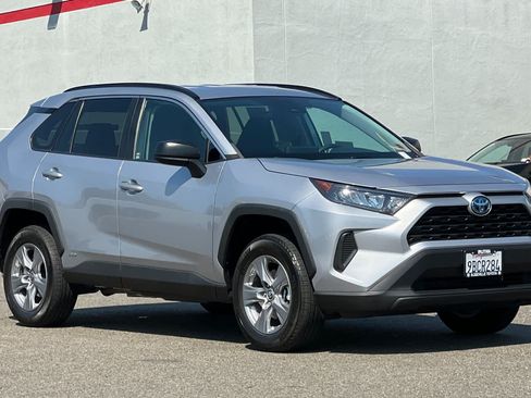 Certified 2022 Toyota RAV4 LE AWD/4WD image 5