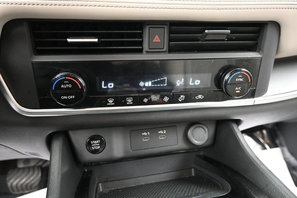 Used 2025 Nissan Rogue SV FWD image 29