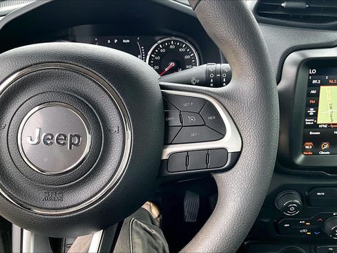 Used 2023 Jeep Renegade Latitude AWD/4WD image 20