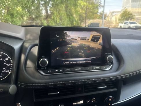 Used 2023 Nissan Rogue SV FWD image 21
