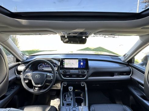 Used 2025 Toyota Grand Highlander AWD Hybrid image 34
