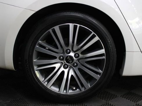 Used 2016 Kia Cadenza image 5
