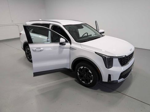 Certified 2025 Kia Sorento S AWD/4WD image 16