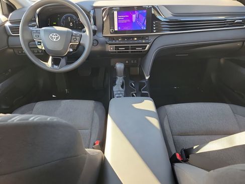 Used 2025 Toyota Camry LE image 13