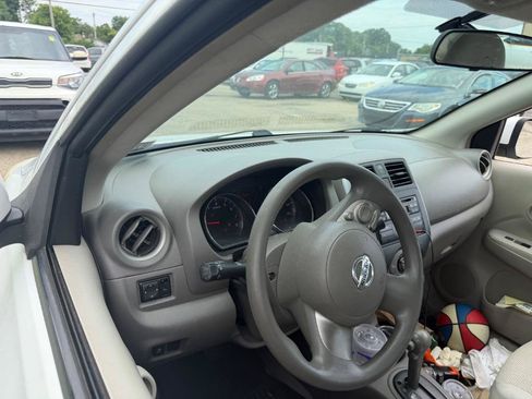 Used 2012 Nissan Versa SV FWD image 10