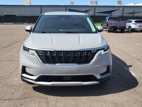 Used 2022 Kia Carnival EX FWD image 3