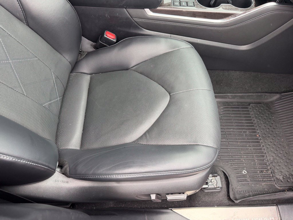 Used 2023 Toyota Highlander Platinum FWD image 16