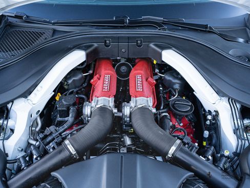 Certified 2022 Ferrari Roma image 8
