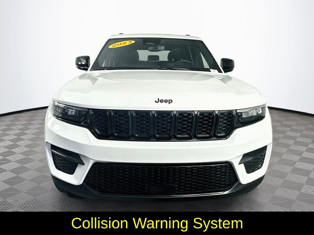 Used 2023 Jeep Grand Cherokee Altitude AWD/4WD image 4