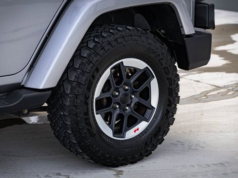 Used 2015 Jeep Wrangler Unlimited Sahara w/ Dual Top Group image 7