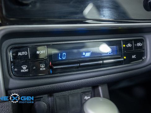 Used 2018 Toyota Corolla LE FWD image 20