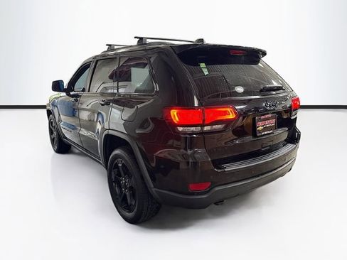 Used 2019 Jeep Grand Cherokee Laredo AWD/4WD image 8