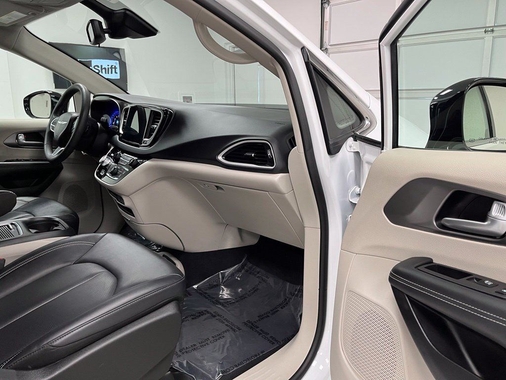 Used 2024 Chrysler Pacifica Touring-L FWD image 58