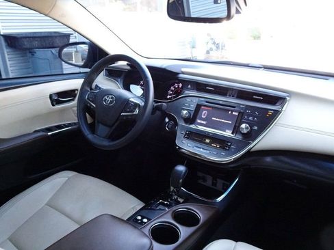 Used 2016 Toyota Avalon Limited w/ Toyota Safety Sense Package image 10