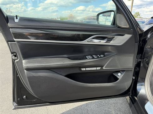 Used 2018 BMW 750i RWD image 11