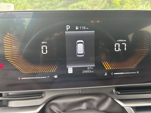 Used 2026 Kia Carnival FWD image 42