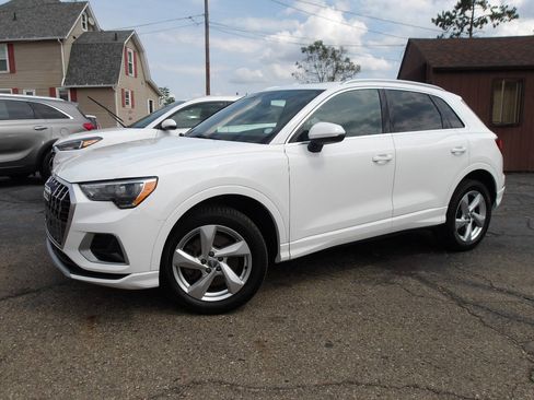 Used 2019 Audi Q3 2.0T Premium AWD/4WD image 2