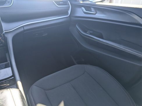 Used 2023 Jeep Grand Cherokee L Laredo image 18