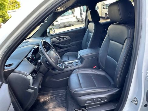 Used 2023 Chevrolet Traverse LT w/ LT Premium Package AWD/4WD image 19