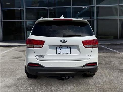 Used 2017 Kia Sorento AWD w/ LX V6 Convenience Package image 6