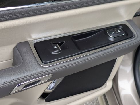 Used 2019 Lincoln Continental Reserve FWD image 28