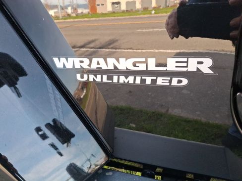 Used 2014 Jeep Wrangler Unlimited Rubicon w/ Connectivity Group image 30