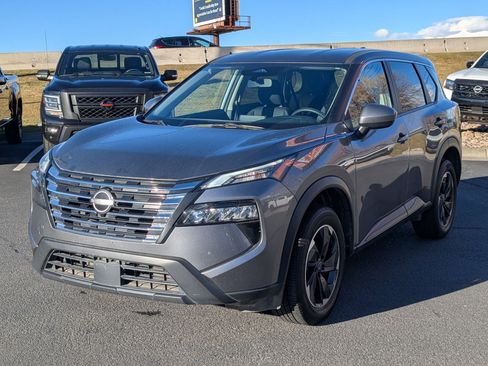 Used 2024 Nissan Rogue SV image 12