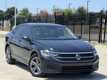 Used 2024 Volkswagen Jetta SE w/ Panoramic Sunroof Package