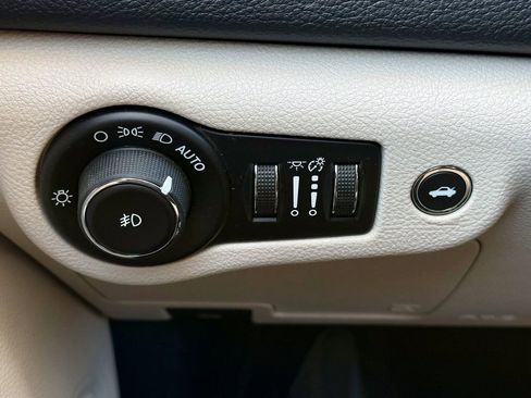 Used 2015 Chrysler 200 C w/ Navigation & Sound Group I image 24