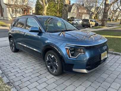 Certified 2023 Kia Niro Wave w/ Wave Preserve Package