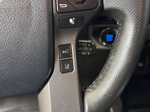 Used 2018 Toyota Tacoma TRD Sport AWD/4WD image 32