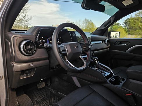 Used 2024 Chevrolet Colorado Z71 w/ Z71 Convenience Package 2 image 11