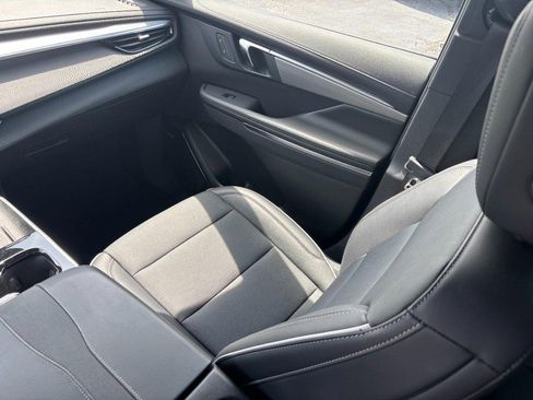 Used 2025 Buick Enclave Preferred FWD image 15