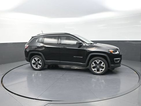 Used 2018 Jeep Compass Limited w/ Navigation Group AWD/4WD image 19