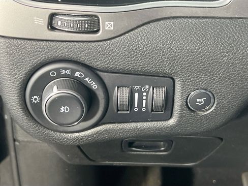 Used 2022 Jeep Cherokee Limited w/ Mopar Interior Package image 10