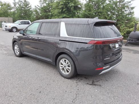 Used 2024 Kia Carnival LX FWD image 7