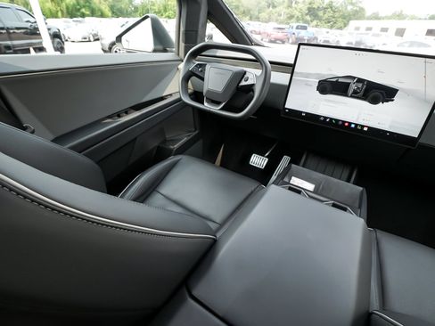 Used 2024 Tesla Cybertruck AWD Crew Cab image 45
