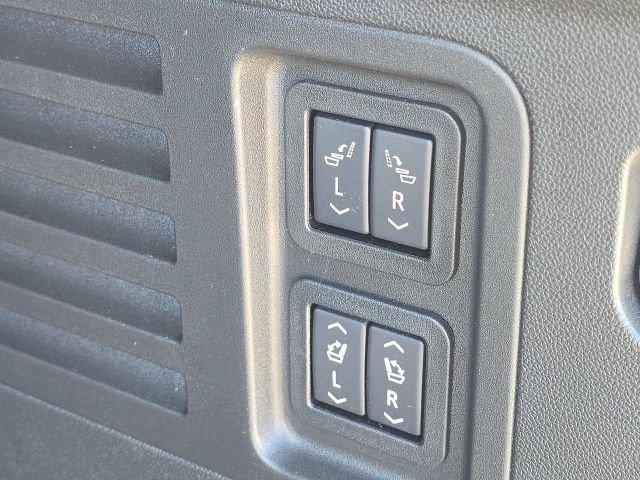 Used 2025 Chevrolet Traverse RS FWD image 13