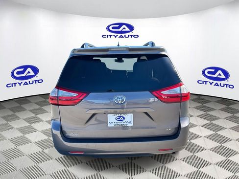 Used 2019 Toyota Sienna LE image 5