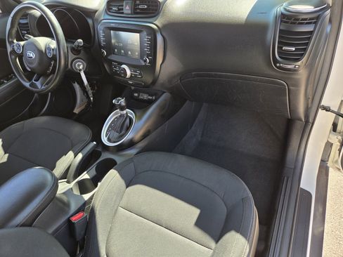 Used 2018 Kia Soul + image 16