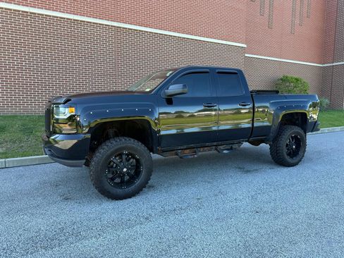Used 2017 Chevrolet Silverado 1500 Custom w/ Custom Convenience Package AWD/4WD image 5