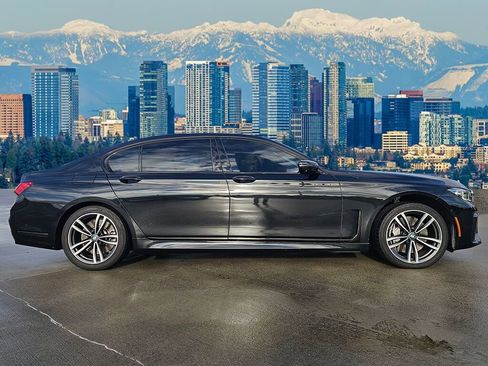 Used 2022 BMW 750i xDrive w/ M Sport Package image 8