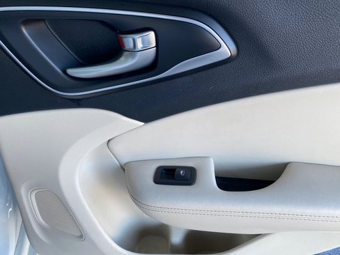 Used 2017 Chrysler 200 Limited Platinum image 42