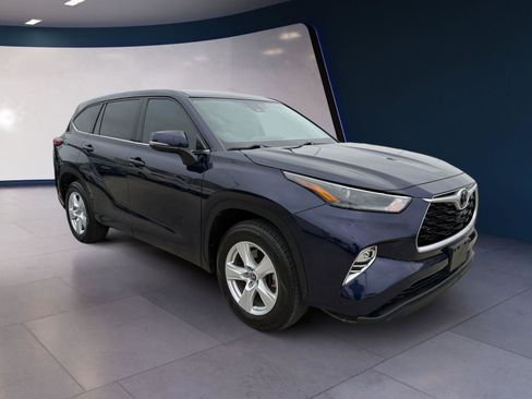 Used 2022 Toyota Highlander LE image 7